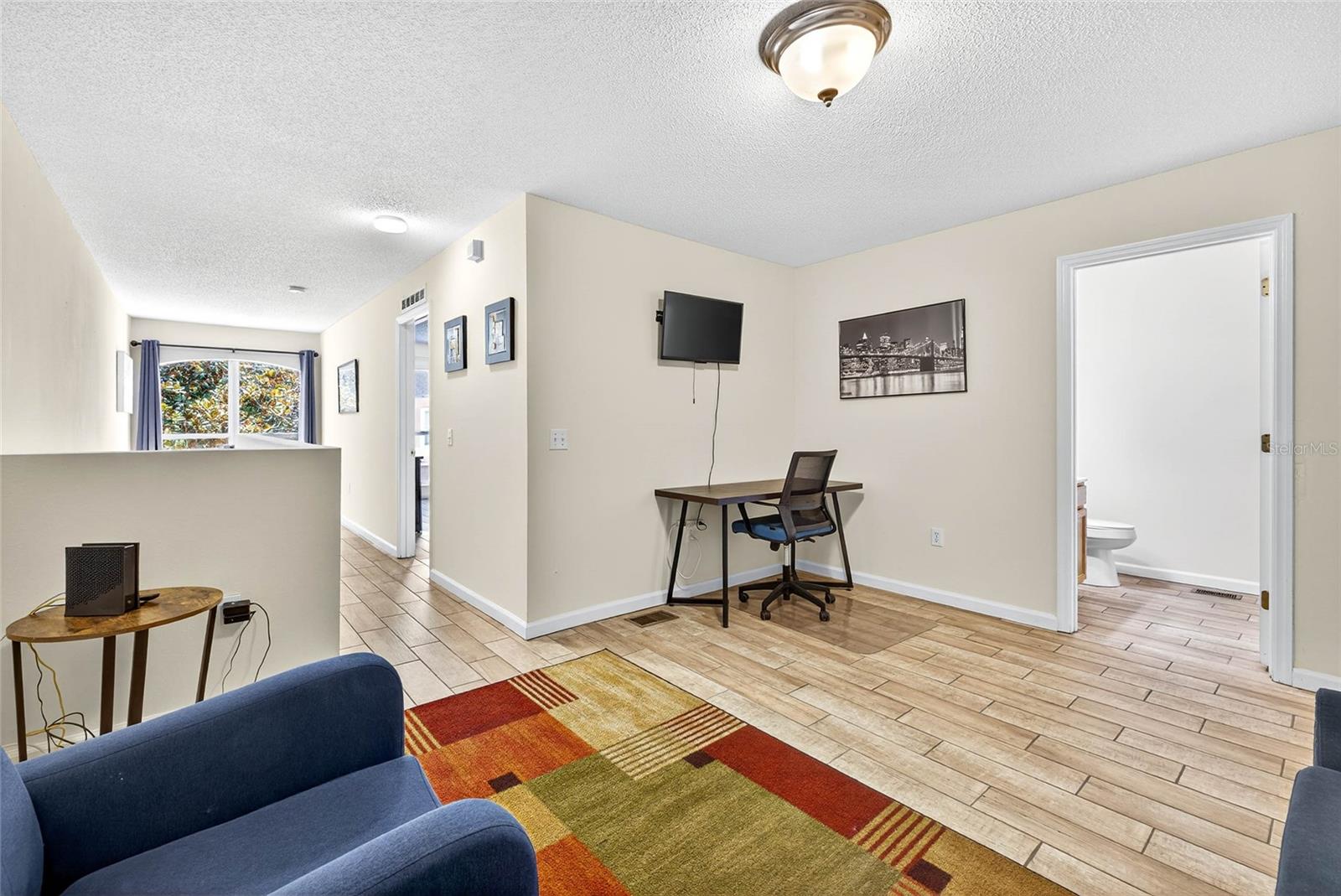 ASHBURN SQUARE TOWNHOMES - Residential