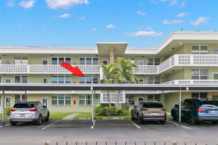 Photo 1 of 32 — 4705 1ST STREET NE 224, ST PETERSBURG, FL 33703
