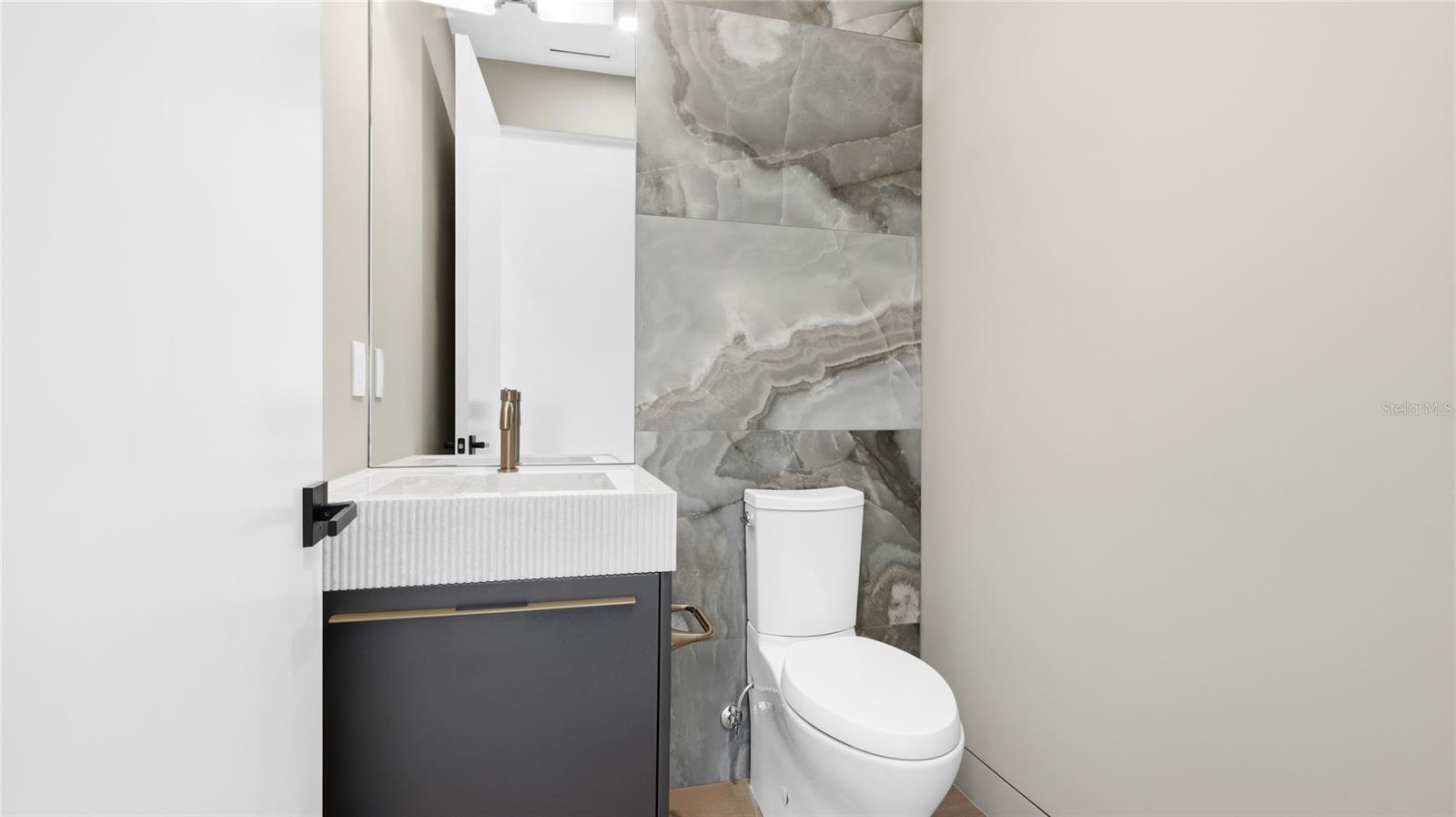 COUNTRY CLUB SHORES SEC 02 - Residential