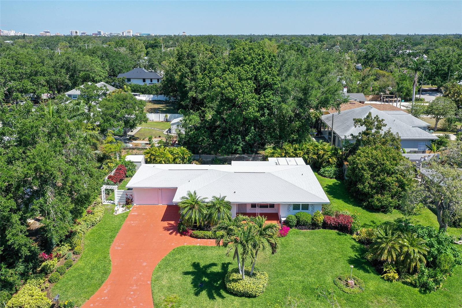 2425 CALAMONGA LANE