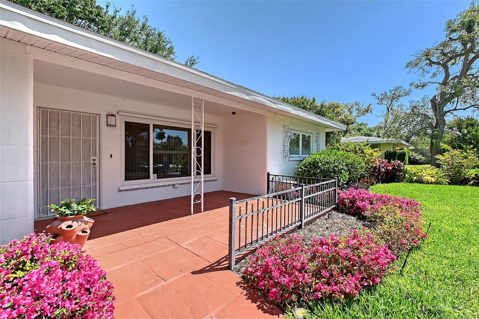 2425 CALAMONGA LANE