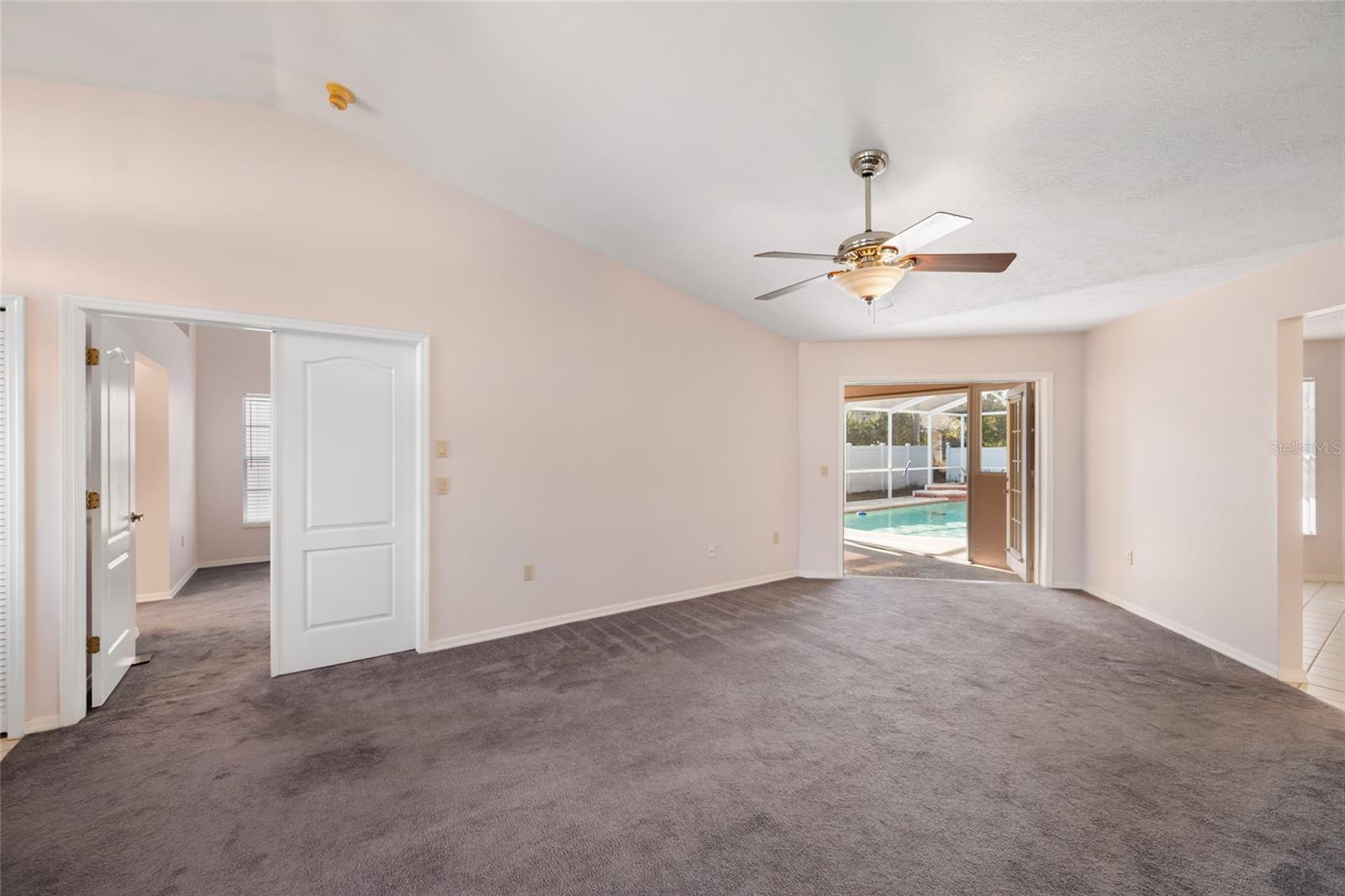 RIVER CROSSING - Residential