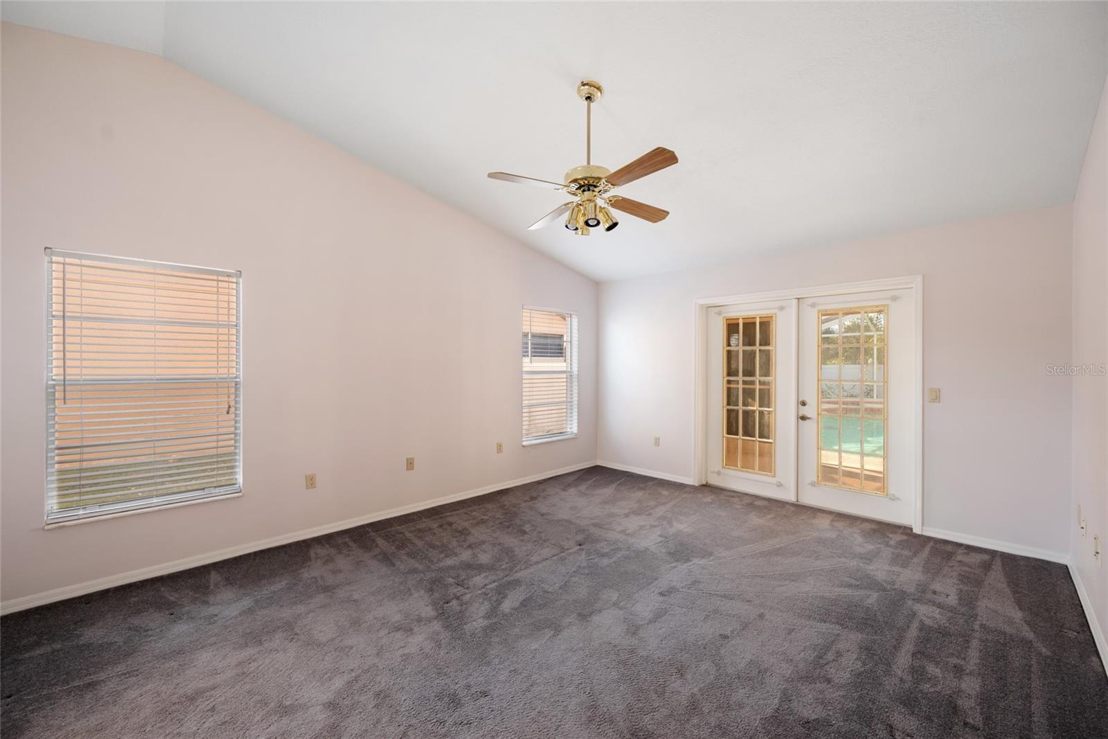 RIVER CROSSING - Residential