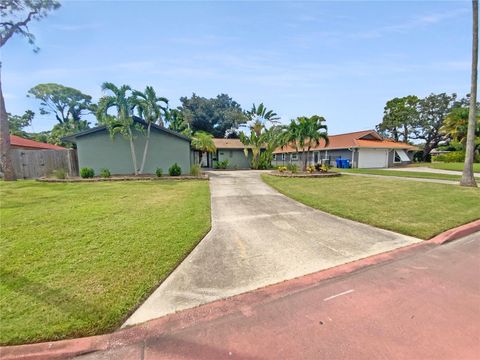 Photo of 7019 10th Street S, St Petersburg, FL 33705 (MLS # O6346551) Photo of 7019 10th Street S, St Petersburg, FL 33705 (MLS # O6346551)