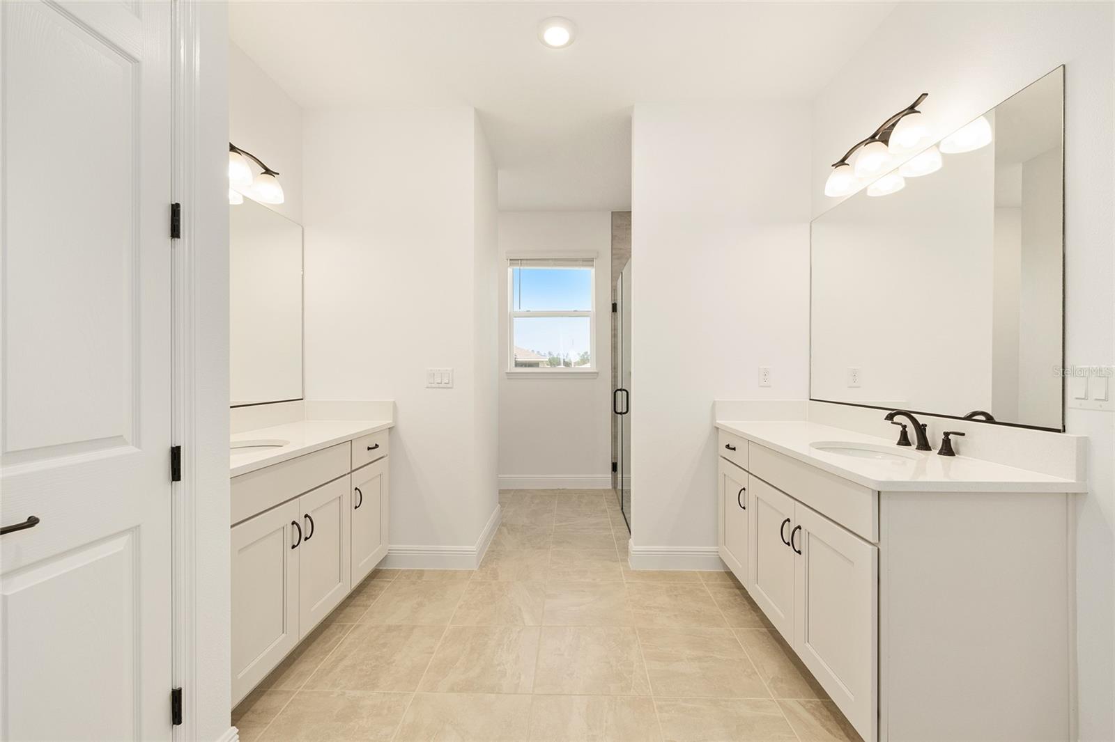 ON TOP OF THE WORLD - Residential