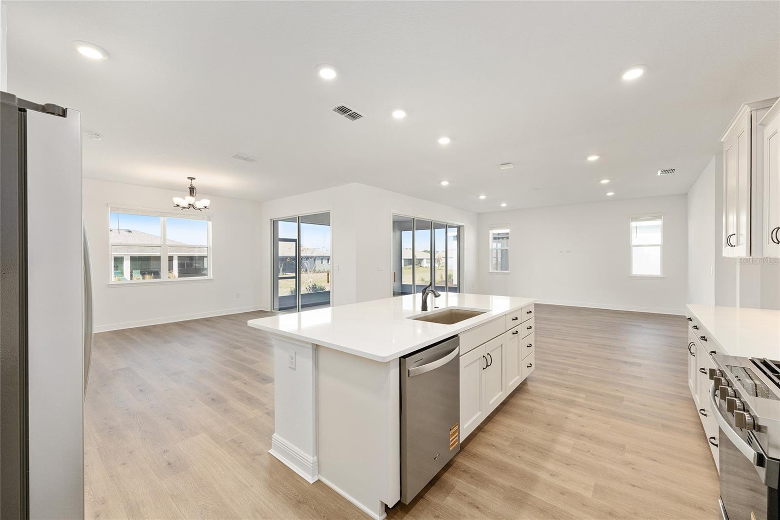 ON TOP OF THE WORLD - Residential