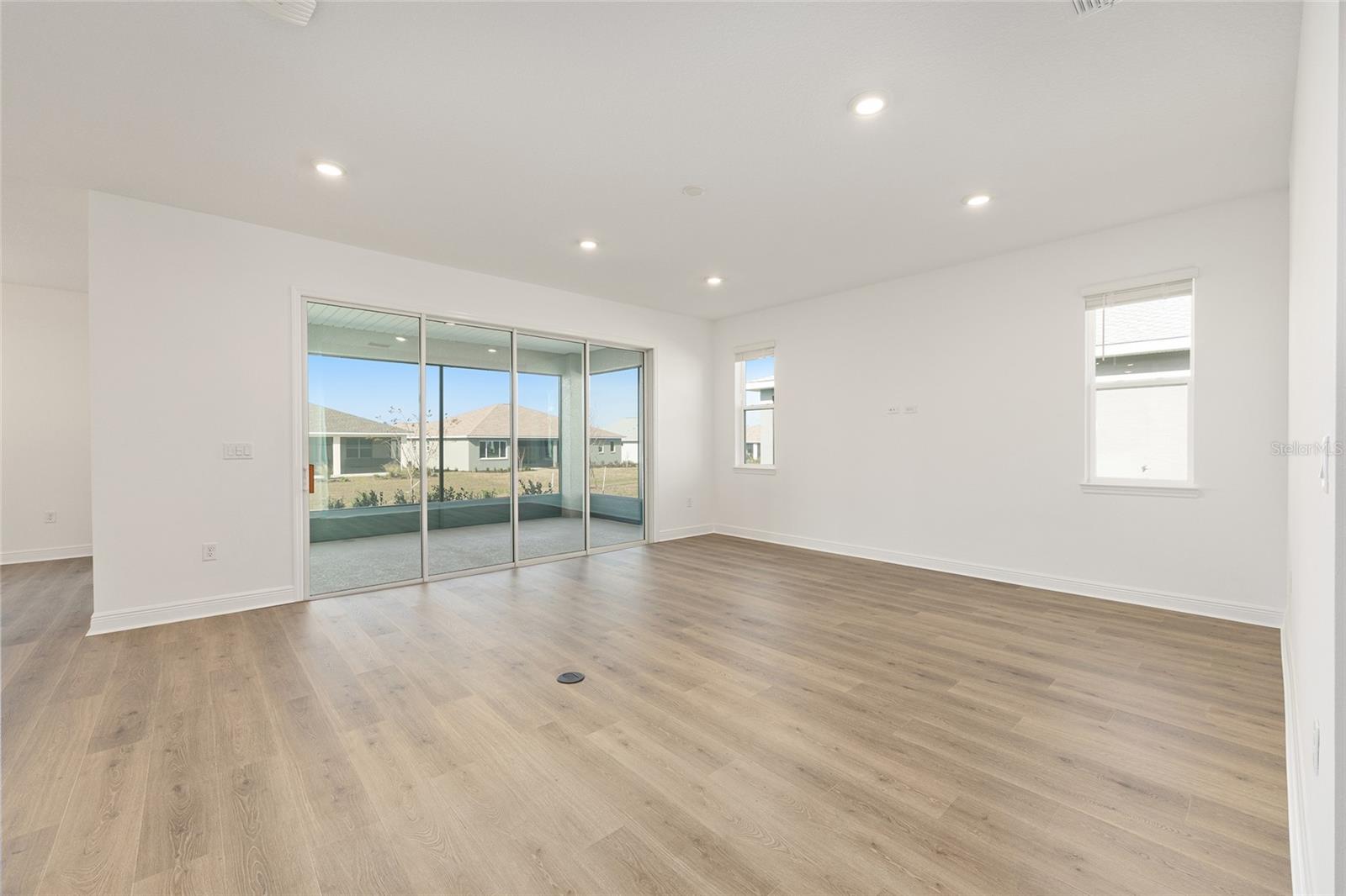 ON TOP OF THE WORLD - Residential