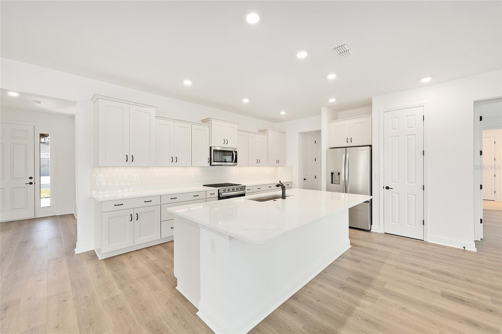 ON TOP OF THE WORLD - Residential