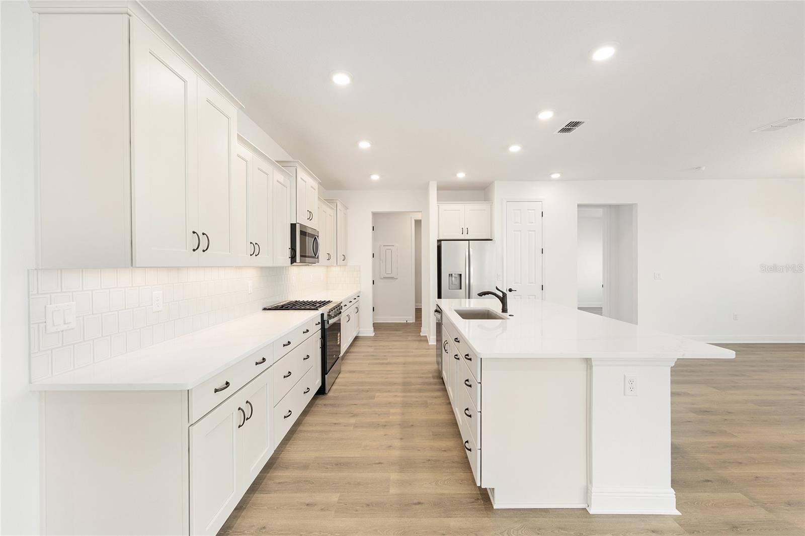 ON TOP OF THE WORLD - Residential