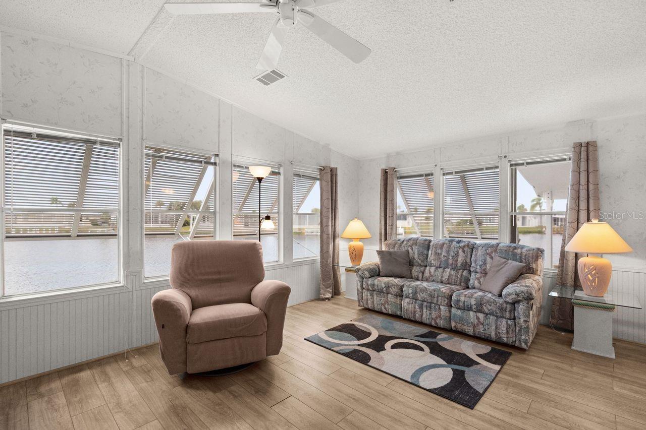516 IDEAL PLACE