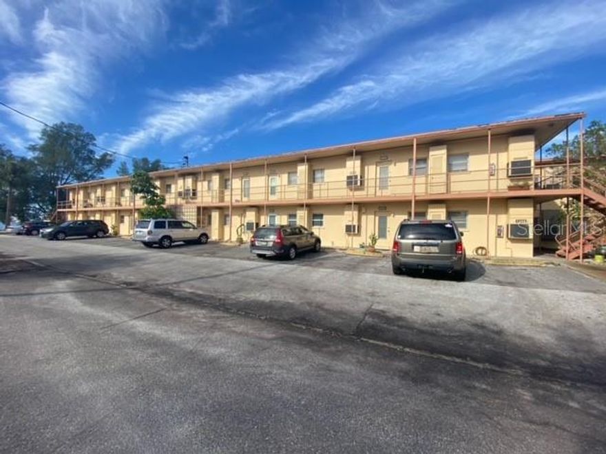 Charming 1-bedroom, 1-bathroom unit in the heart of Gulfport, just moments from the beach, local shops, and restaurants.