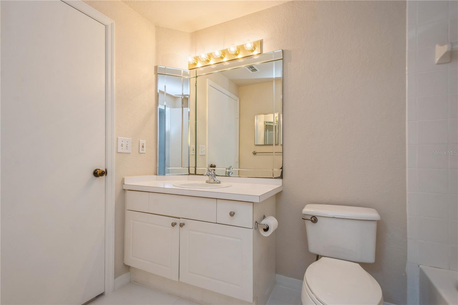 SERENADE ON PALMER RANCH - Residential Lease