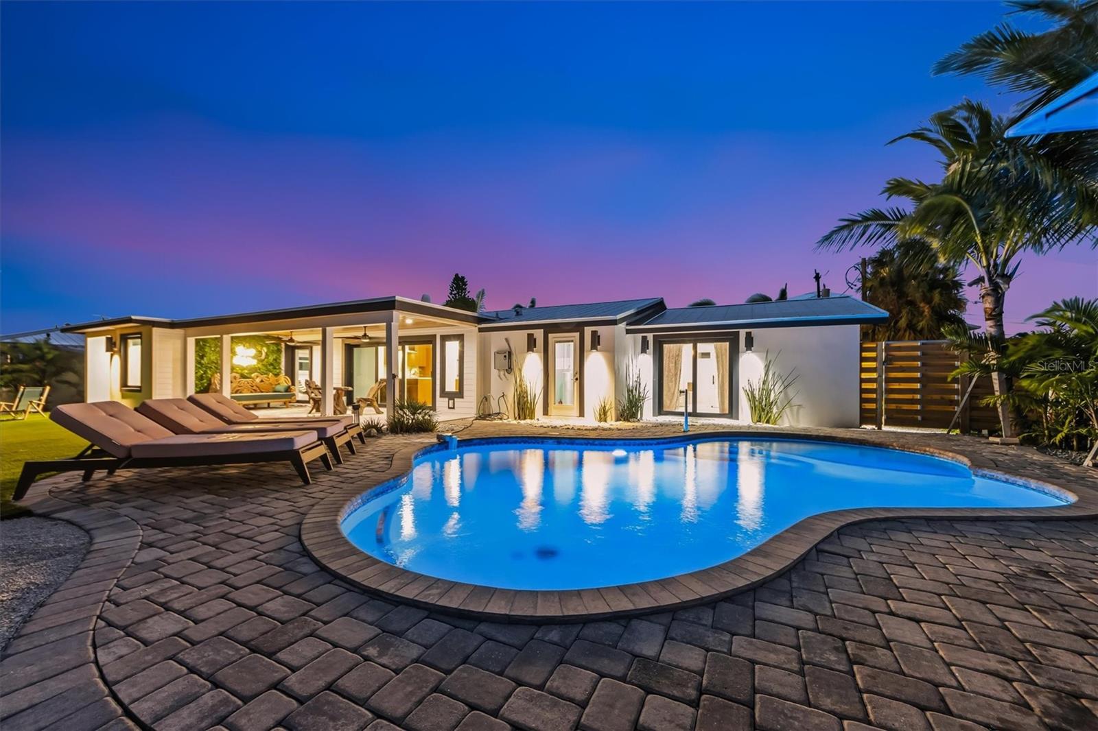 HOLMES BEACH 17TH UNIT - Residential