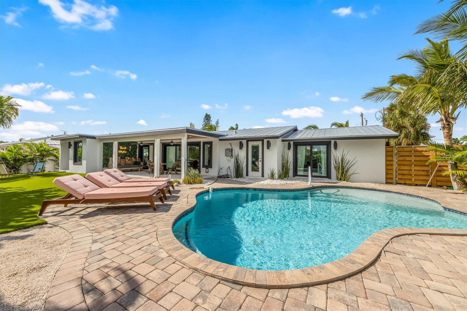 HOLMES BEACH 17TH UNIT - Residential