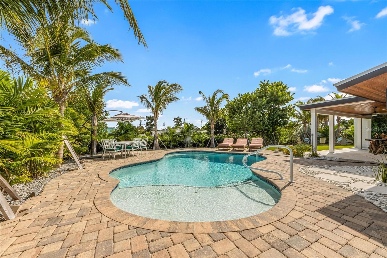 HOLMES BEACH 17TH UNIT - Residential