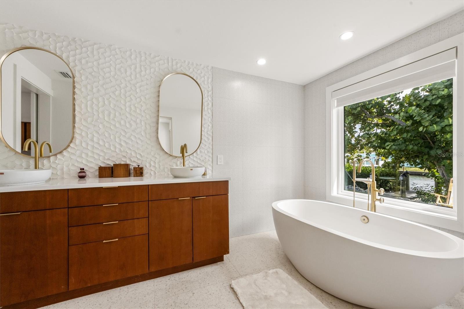 HOLMES BEACH 17TH UNIT - Residential