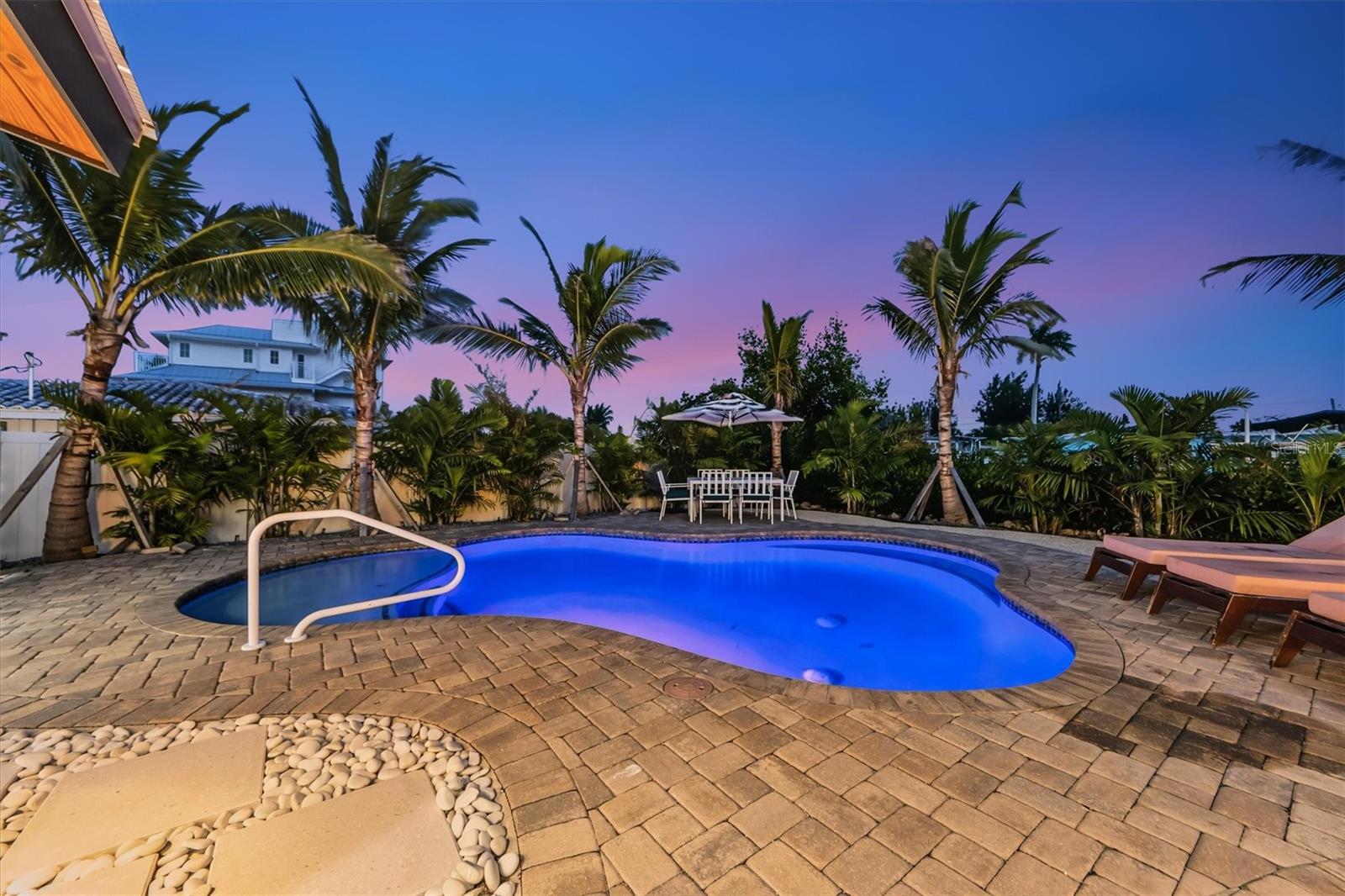 HOLMES BEACH 17TH UNIT - Residential