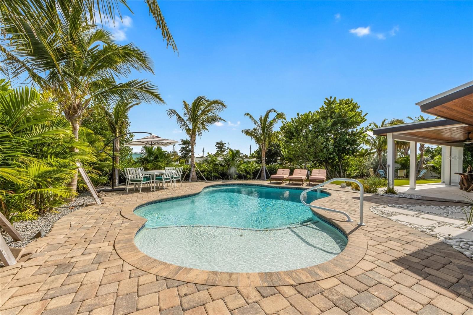 HOLMES BEACH 17TH UNIT - Residential