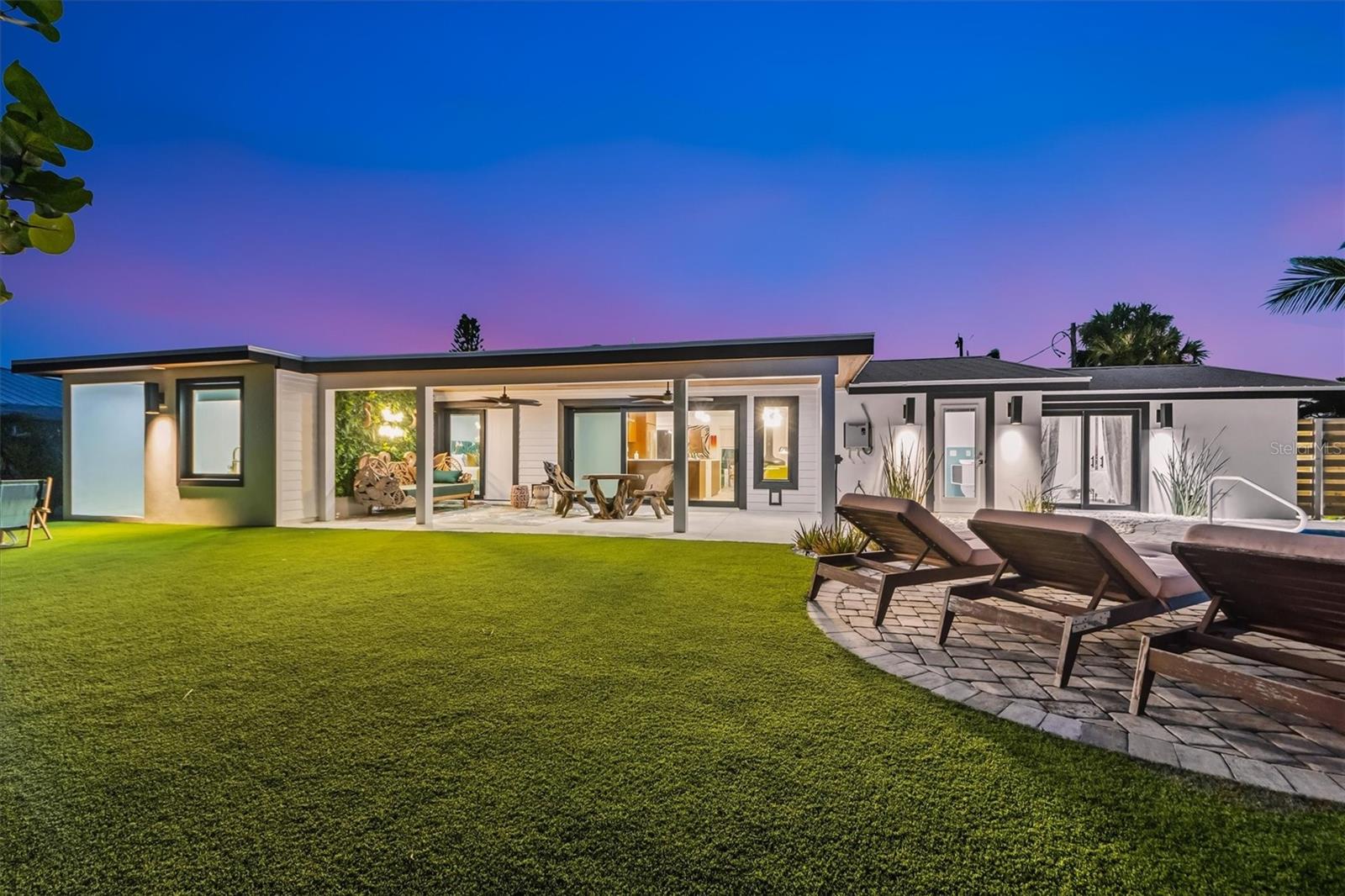 HOLMES BEACH 17TH UNIT - Residential