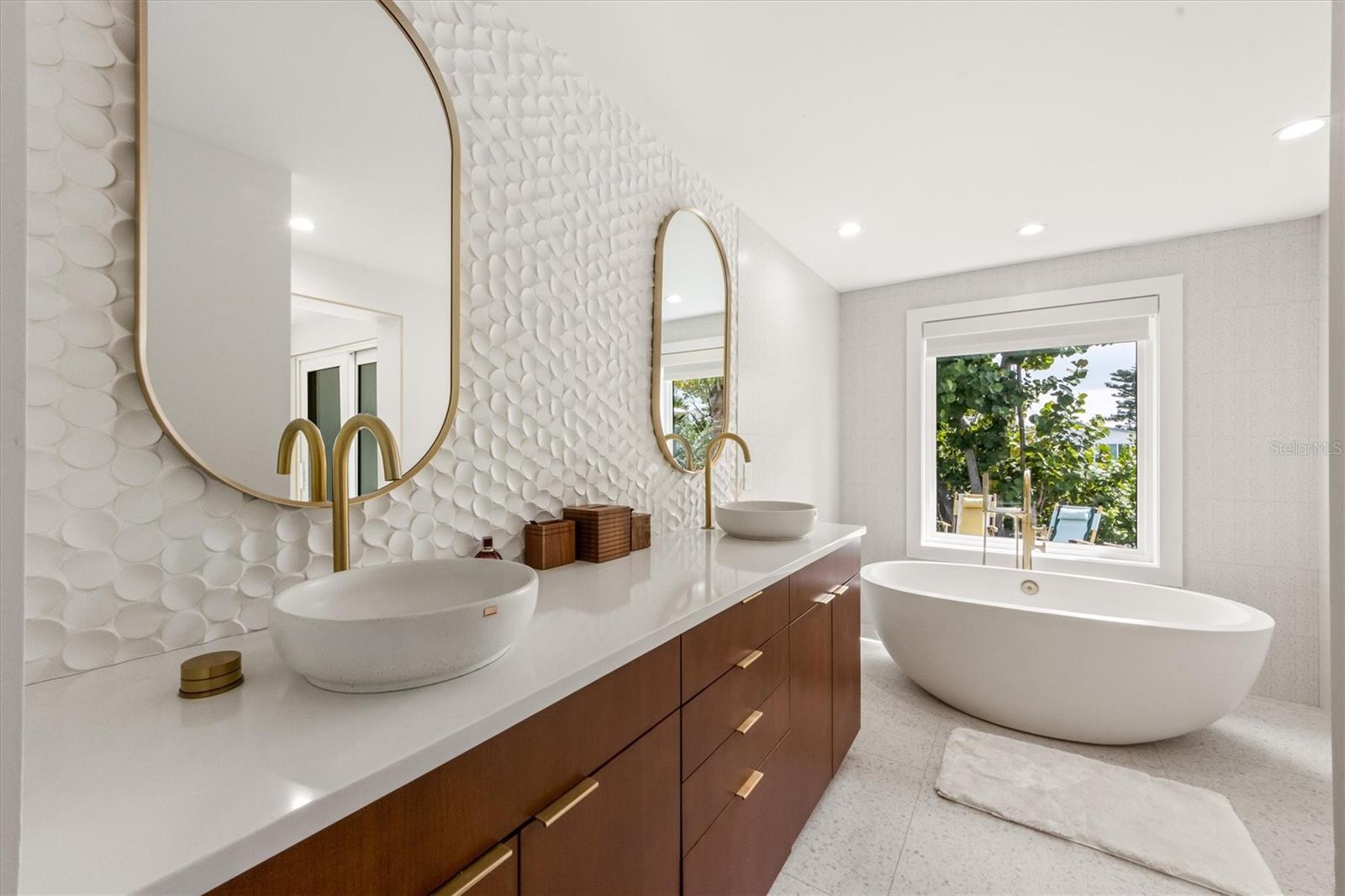 HOLMES BEACH 17TH UNIT - Residential