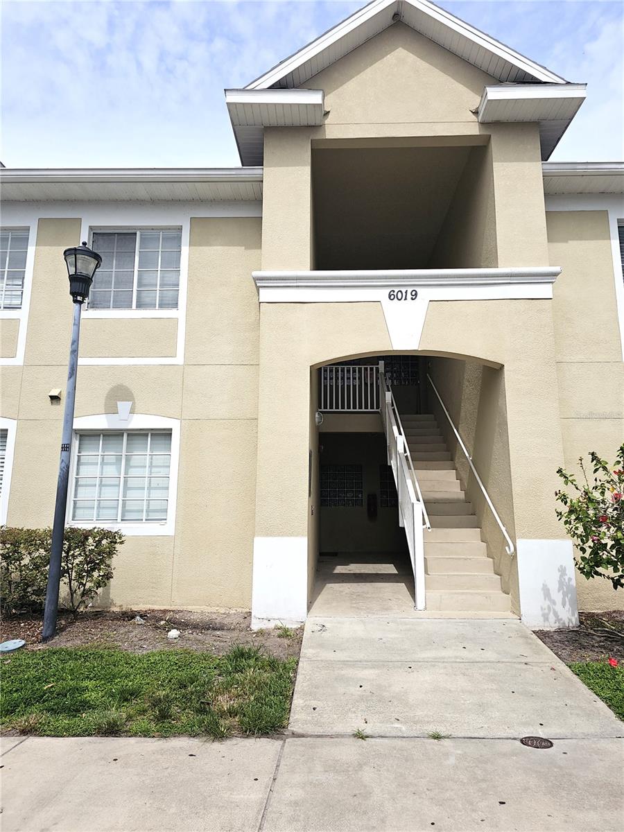 Spacious 3-bedroom, 2-bathroom ist floor condo in Riverview, conveniently located near major thoroughfares including I-75 and HWY 301. The kitchen features all of the basics: fridge/freezer, over-the-range microwave, dishwasher and plenty of cabinets. There's space for shelving for additional storage. This condo boasts tiles floors throughout, fully screened private balcony. Xscape Movie Theater is just around the corner and Top Golf is only an 11-minute drive! Credit and Rental History background check required.