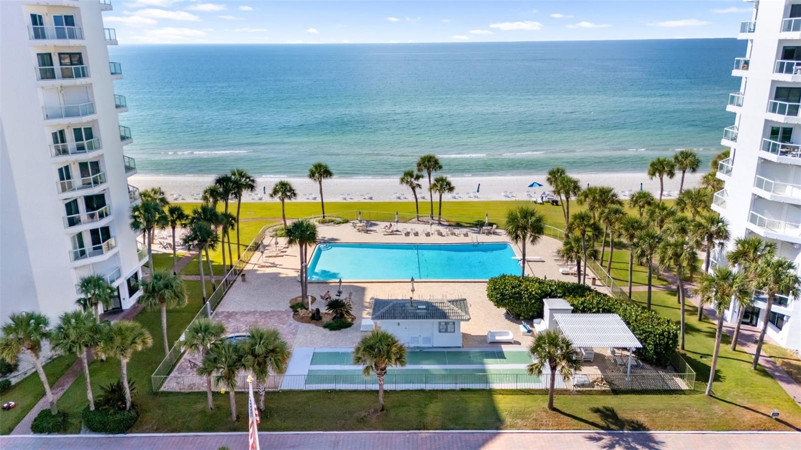 PRIVATEER SOUTH - Residential