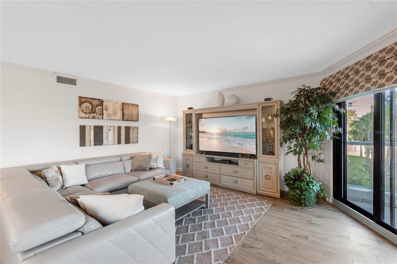 PRIVATEER SOUTH - Residential