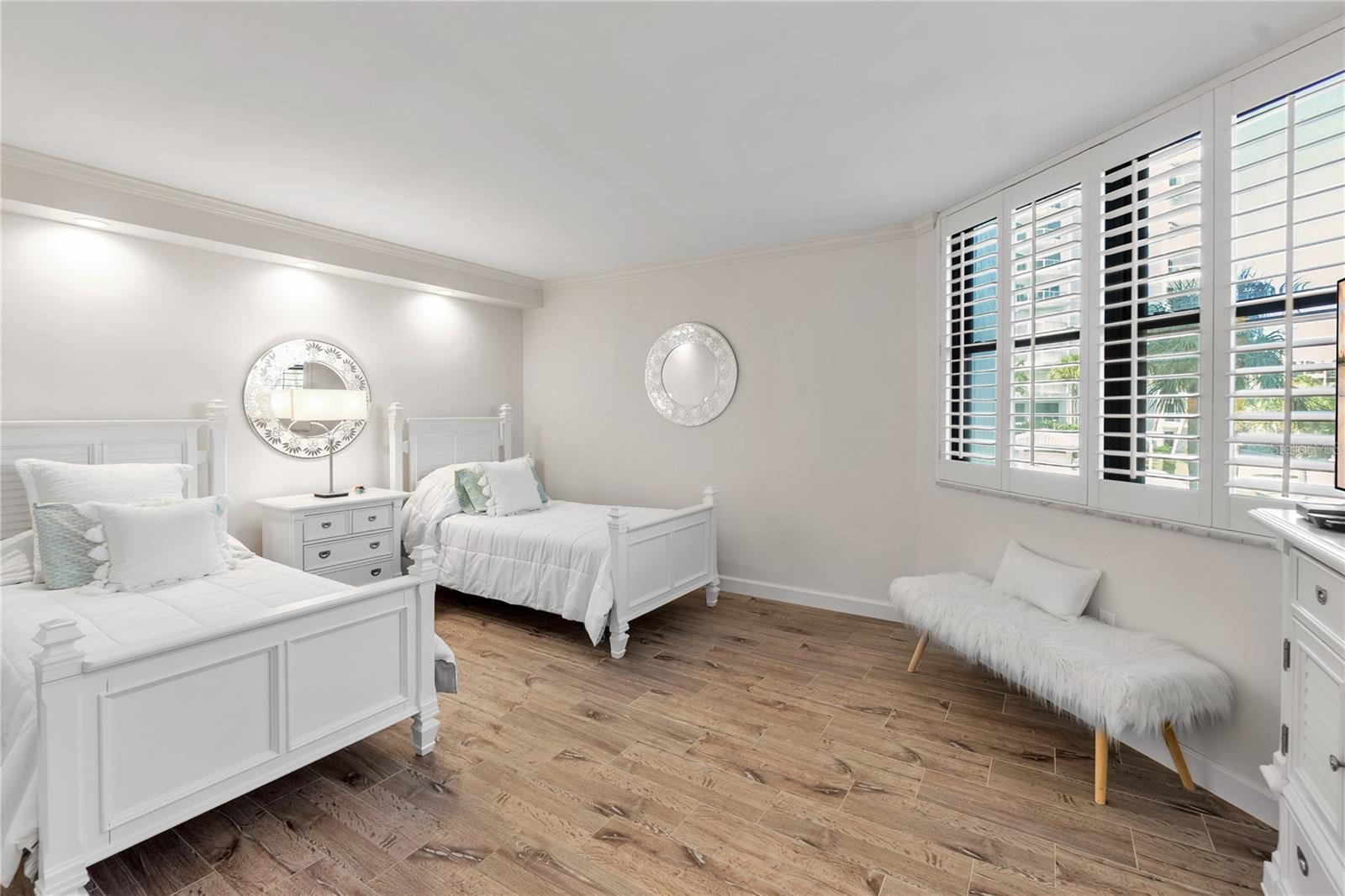 PRIVATEER SOUTH - Residential