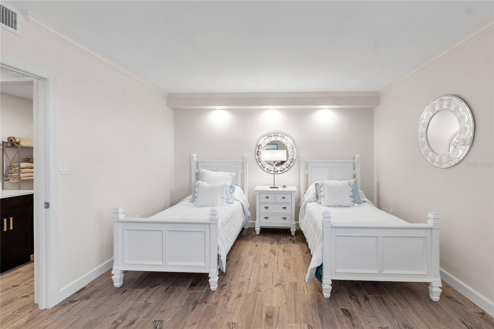 PRIVATEER SOUTH - Residential