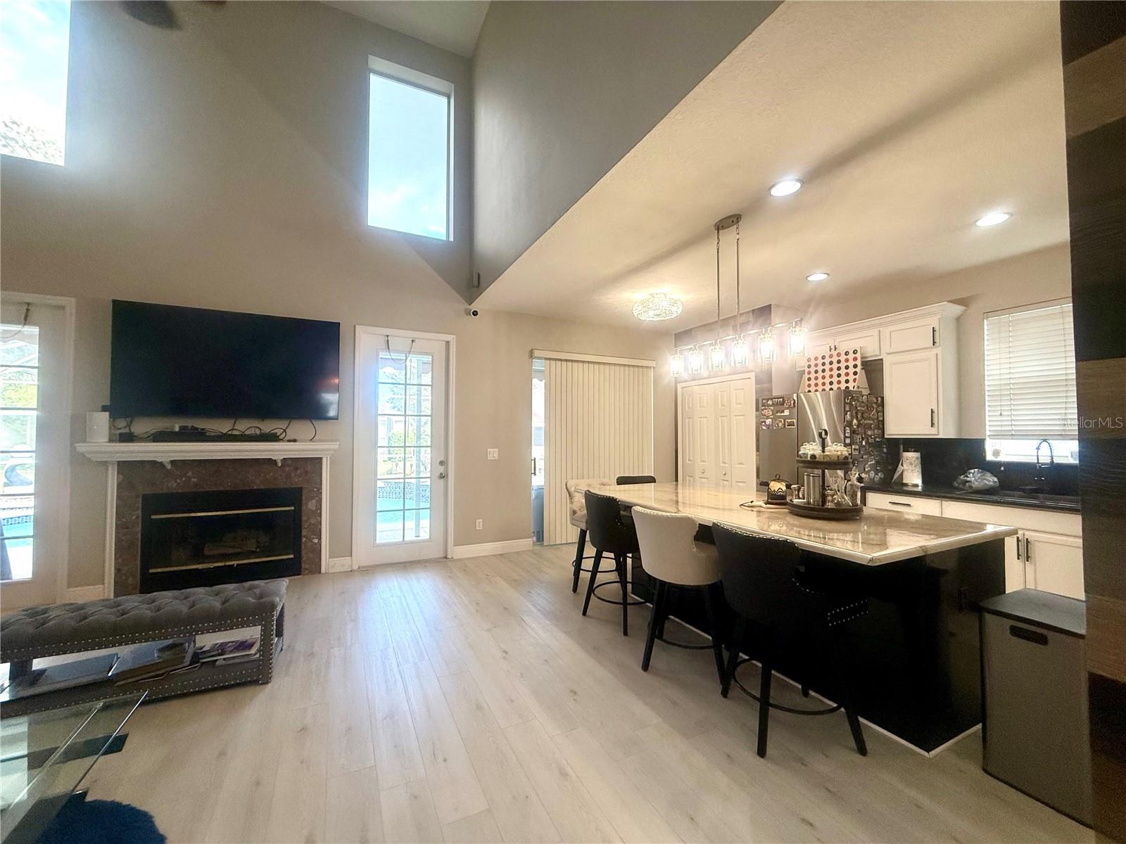 WOODLANDS POINTE - Residential Lease