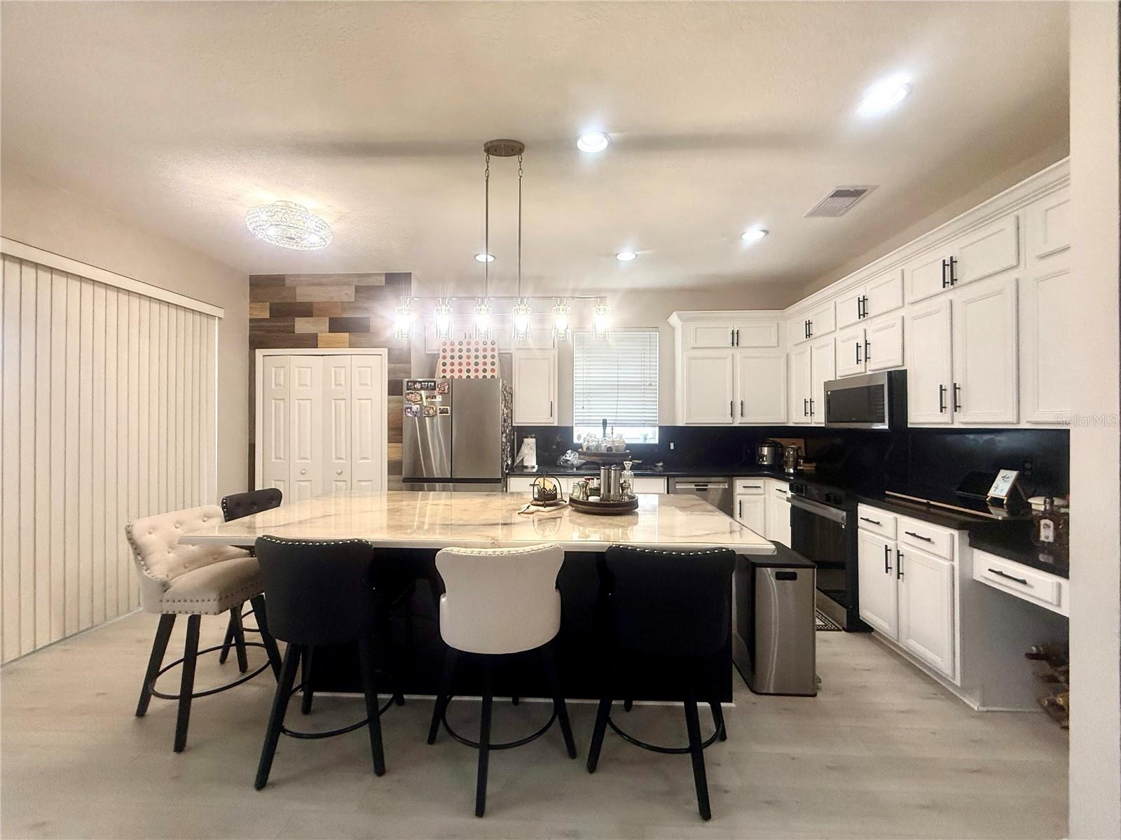 WOODLANDS POINTE - Residential Lease