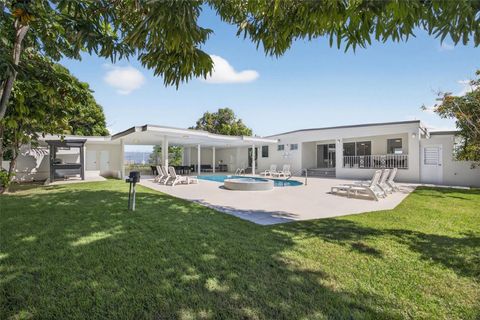 LOTE 15 CALLE ROBLES LUQUILLO  00773