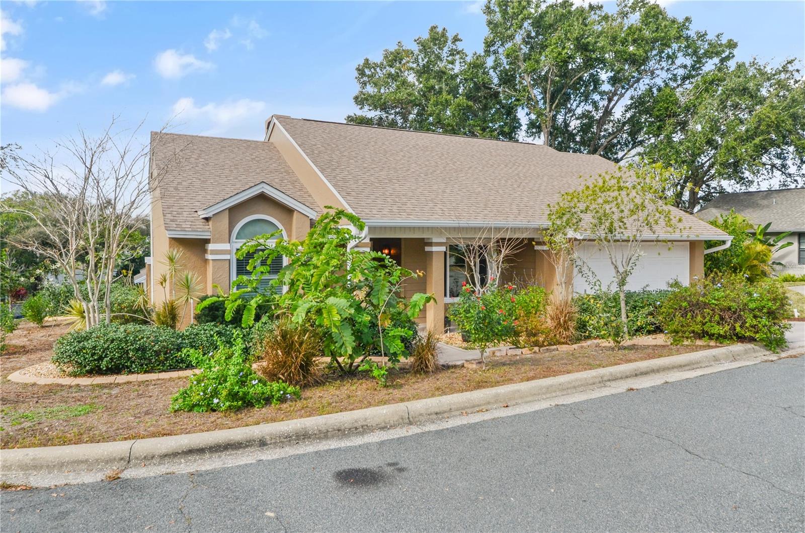 MOUNT DORA CHAUTAUQUA OVERLOOKING MOUNT DORA - Residential