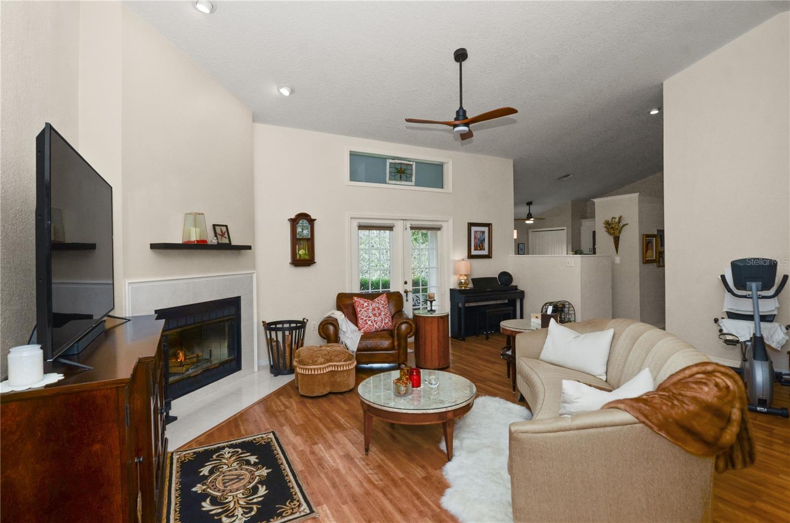 MOUNT DORA CHAUTAUQUA OVERLOOKING MOUNT DORA - Residential