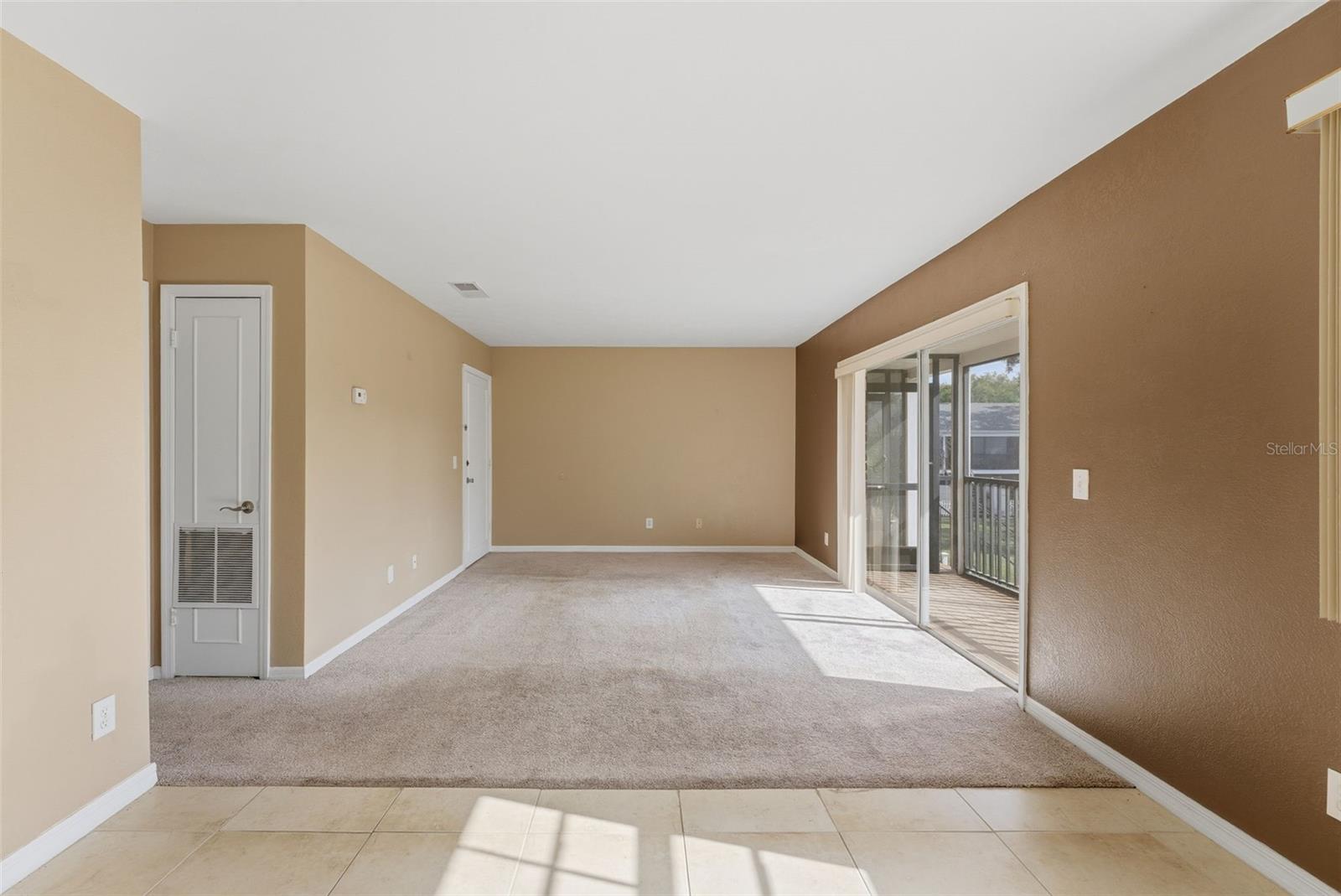 WHISPERING OAKS - Residential