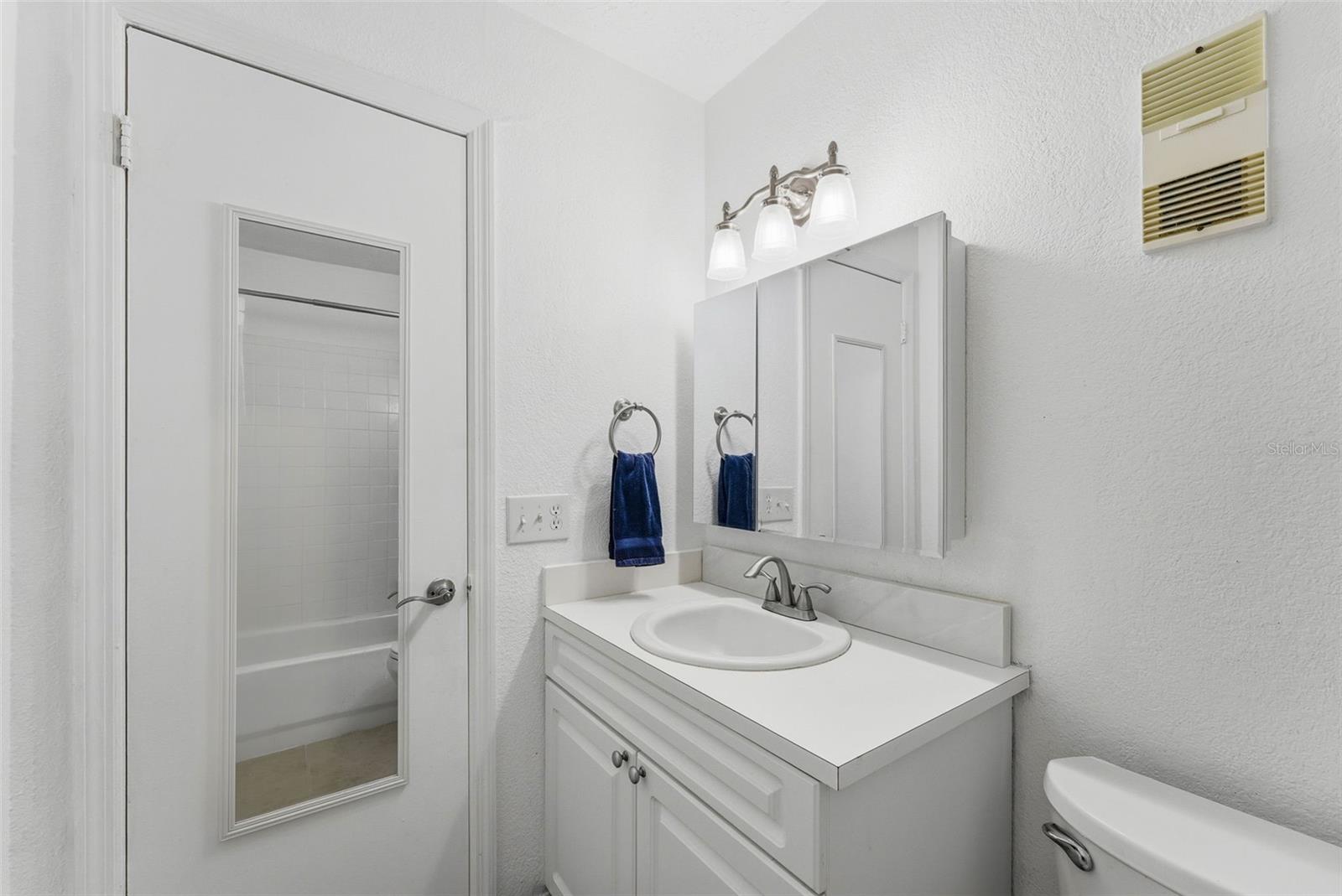 WHISPERING OAKS - Residential