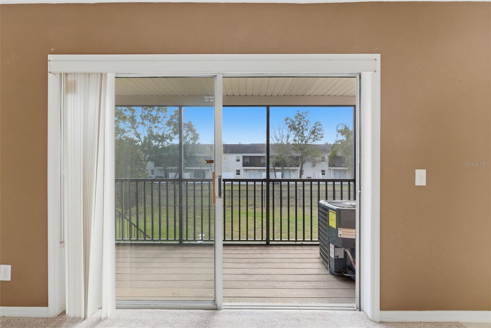 WHISPERING OAKS - Residential