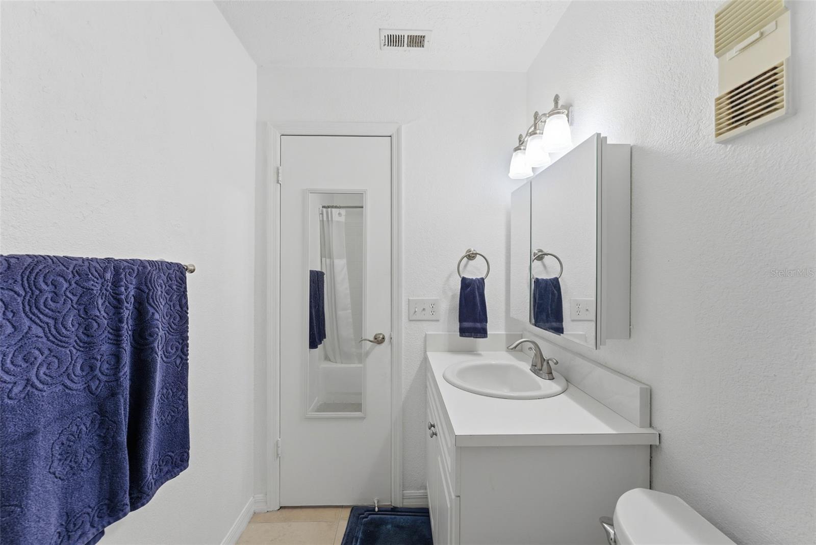 WHISPERING OAKS - Residential