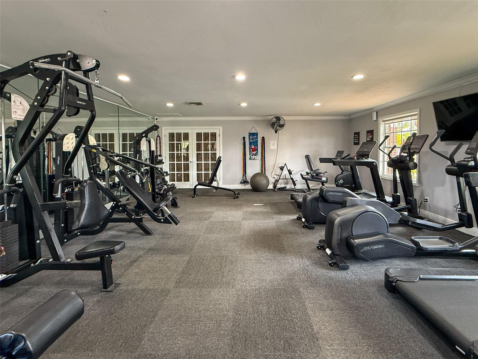 WHISPERING OAKS - Residential