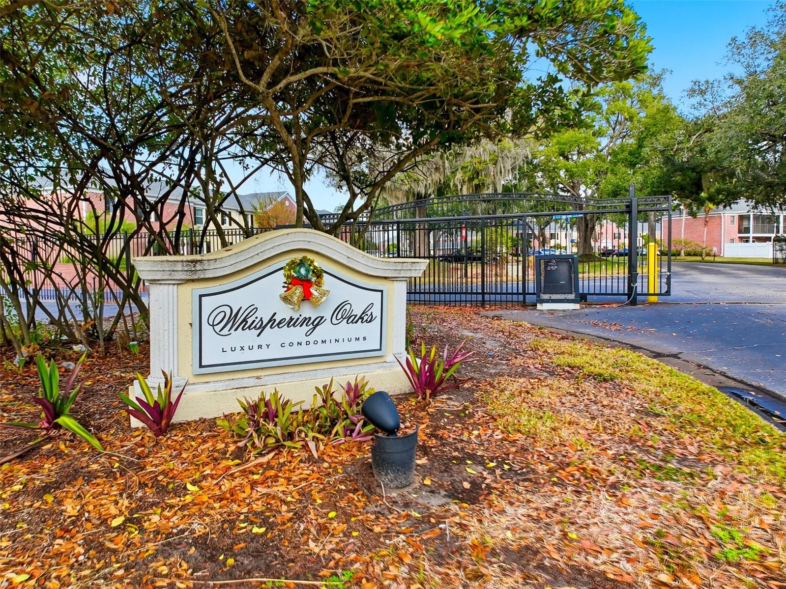 WHISPERING OAKS - Residential
