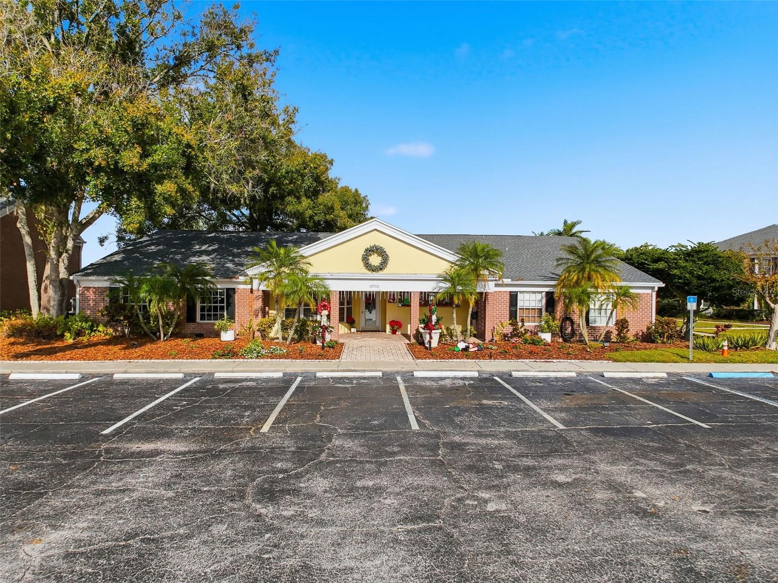 WHISPERING OAKS - Residential