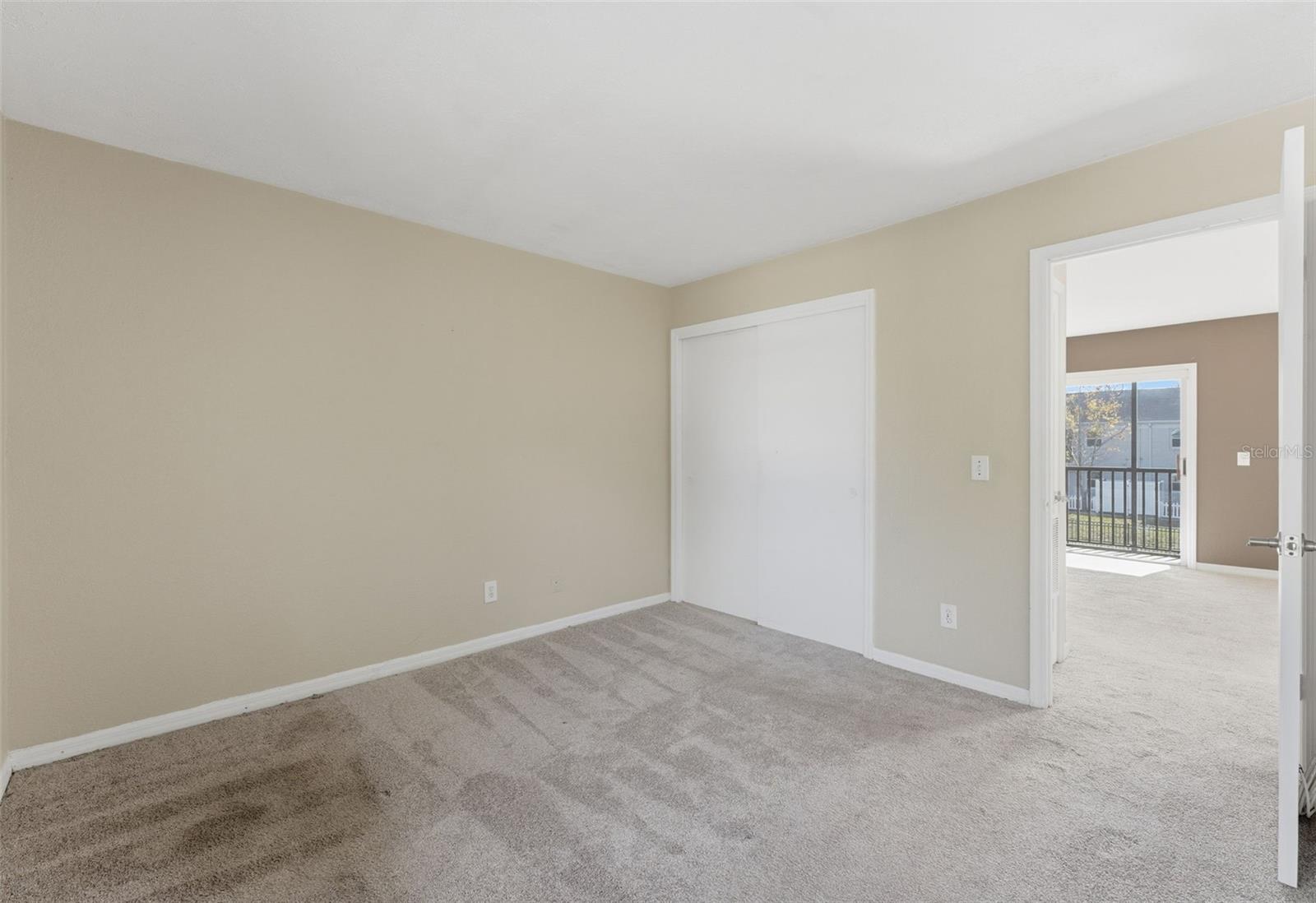 WHISPERING OAKS - Residential