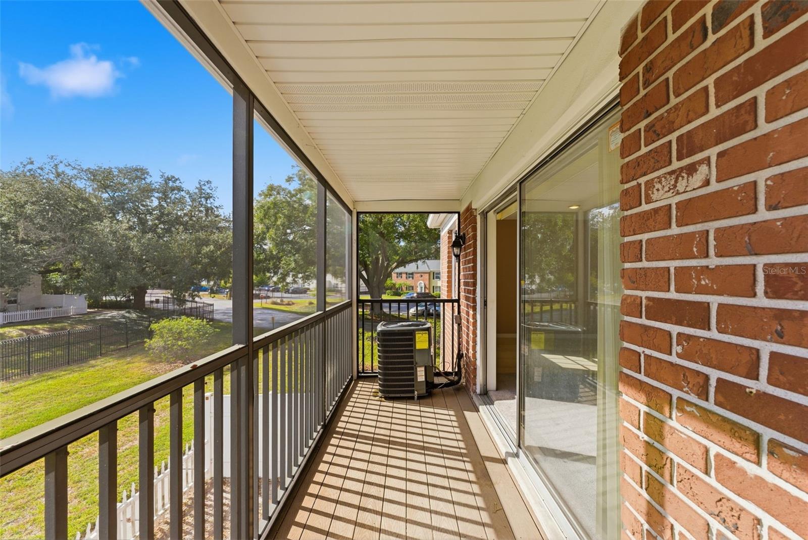 WHISPERING OAKS - Residential