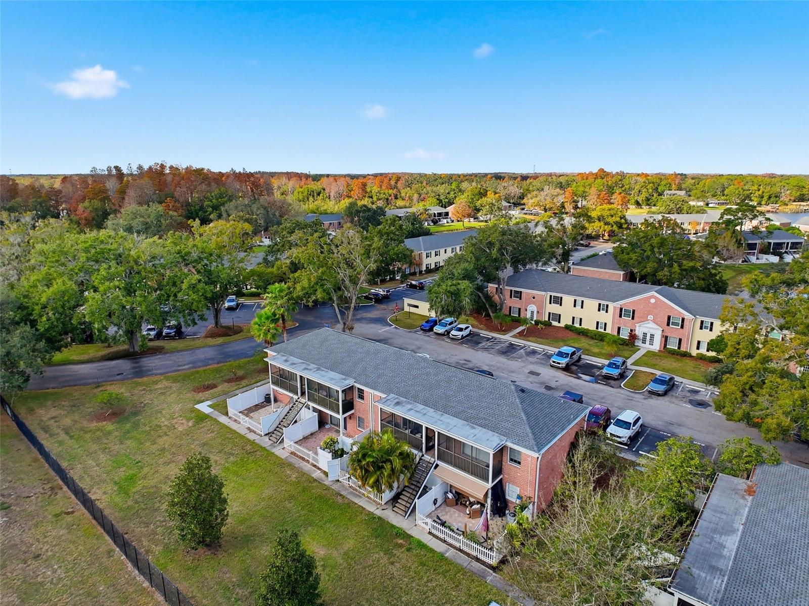 WHISPERING OAKS - Residential