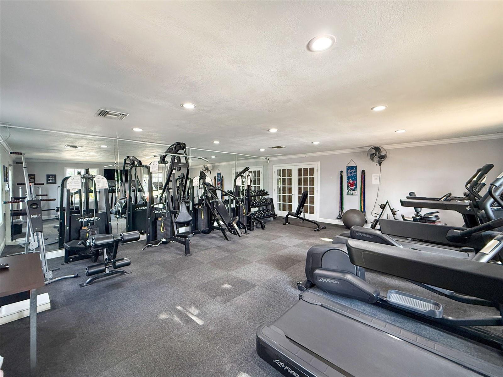 WHISPERING OAKS - Residential