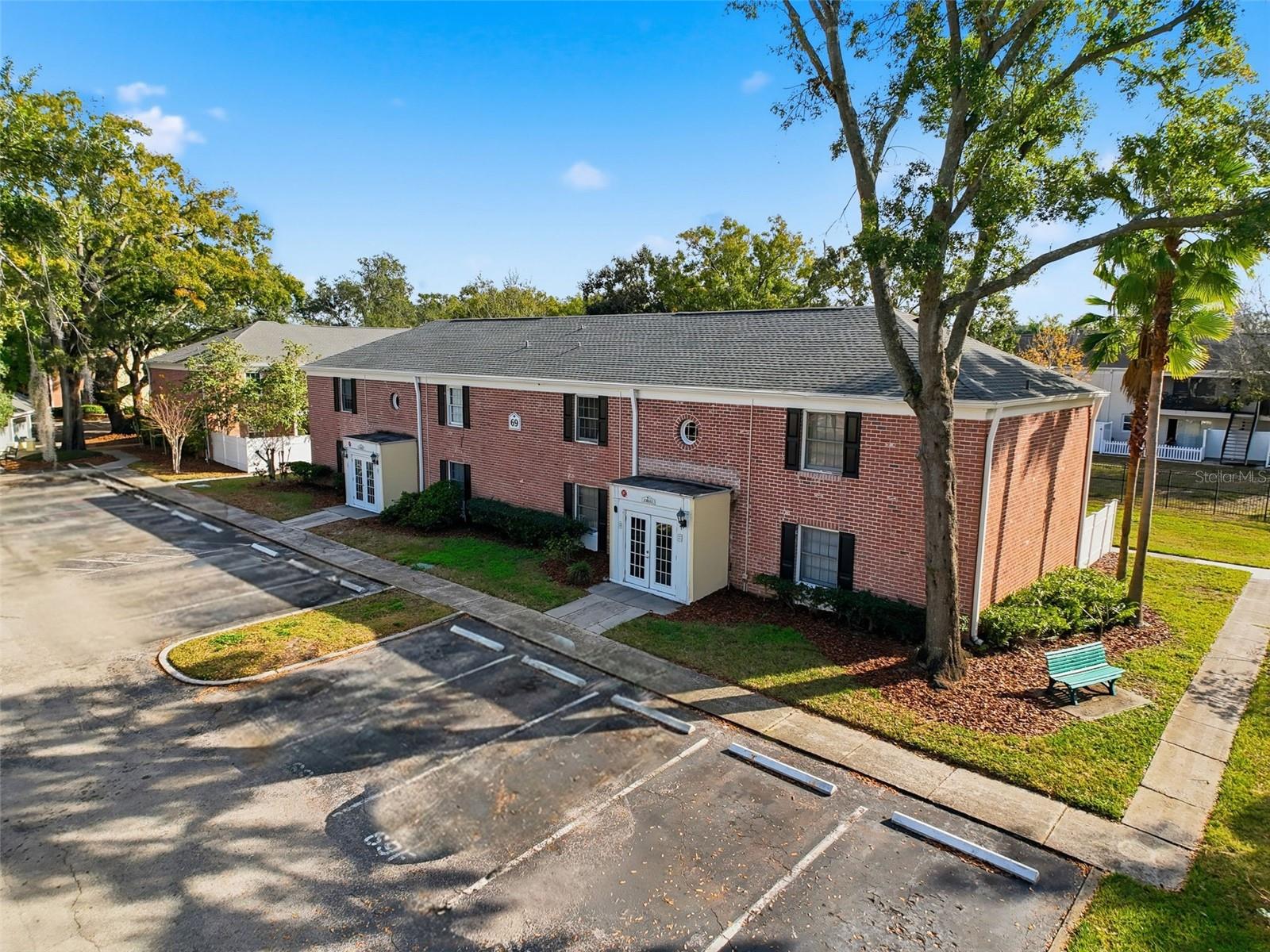 WHISPERING OAKS - Residential