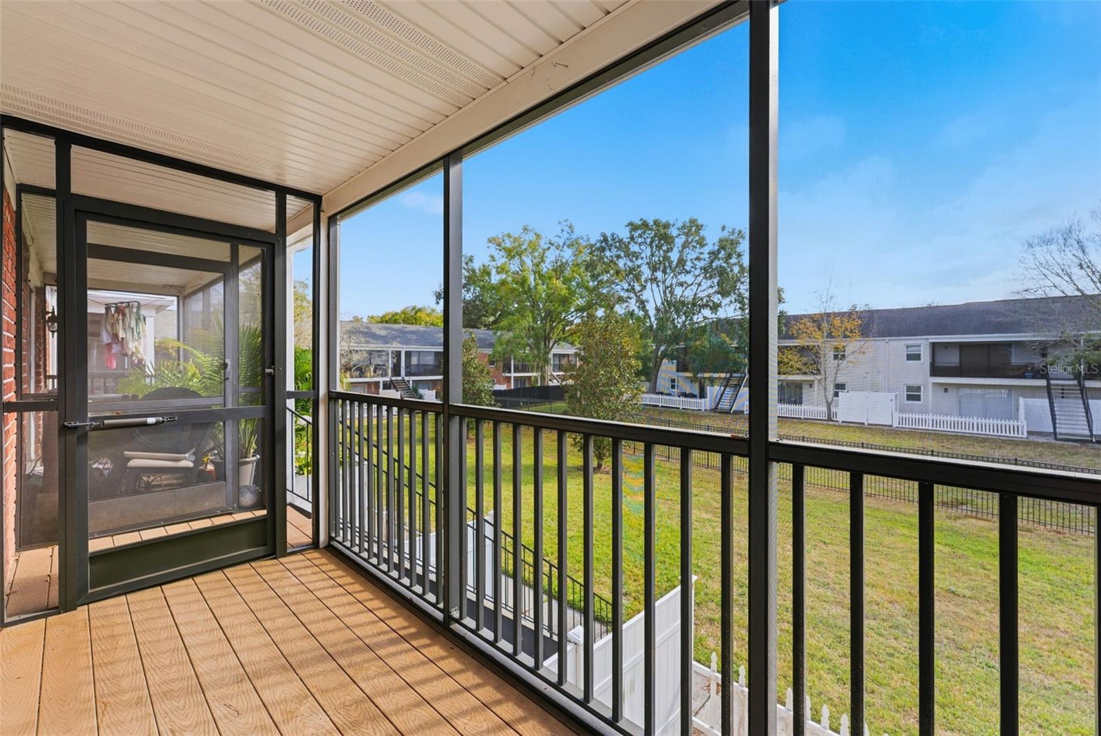 WHISPERING OAKS - Residential