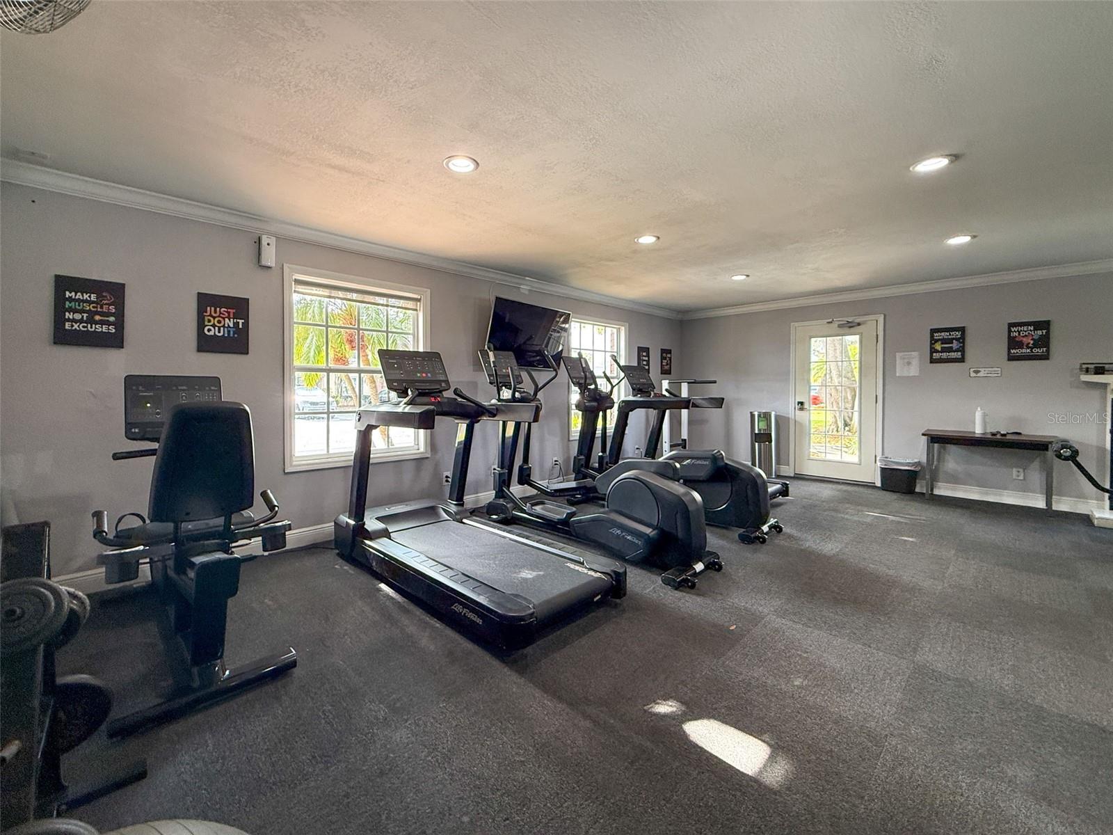 WHISPERING OAKS - Residential