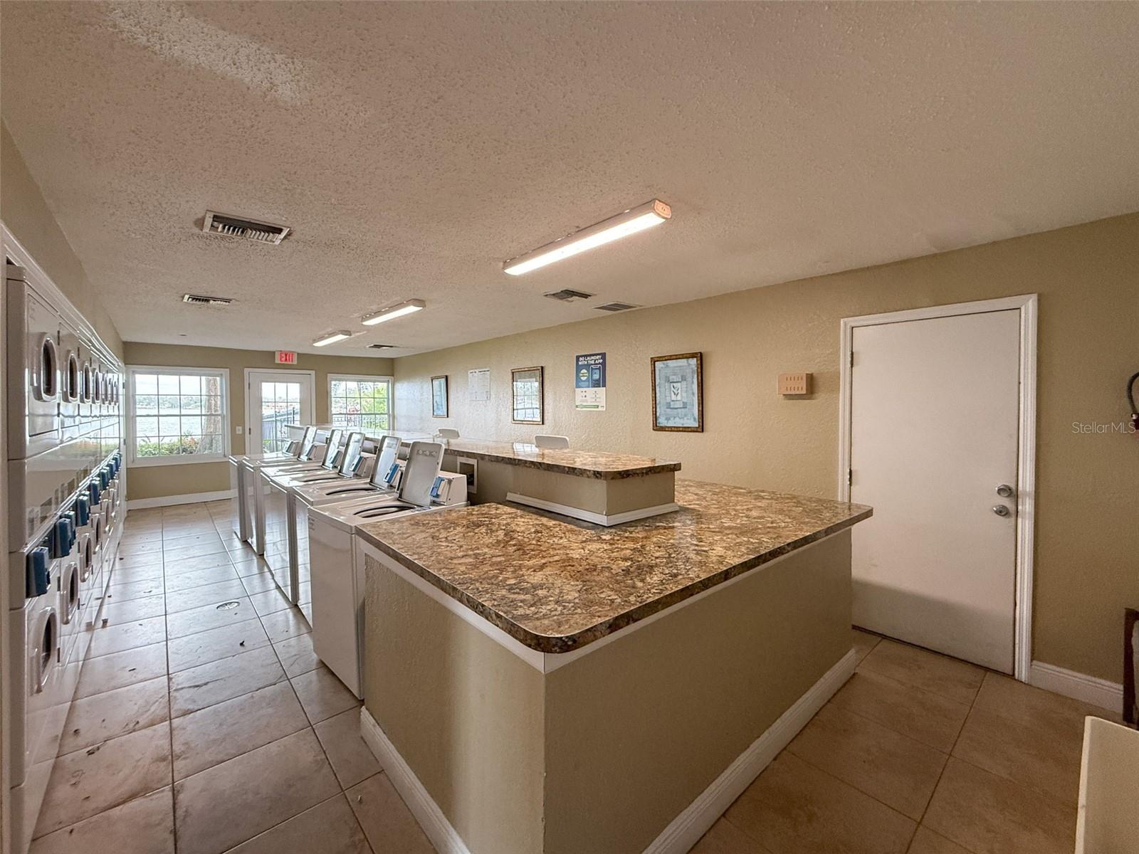 WHISPERING OAKS - Residential