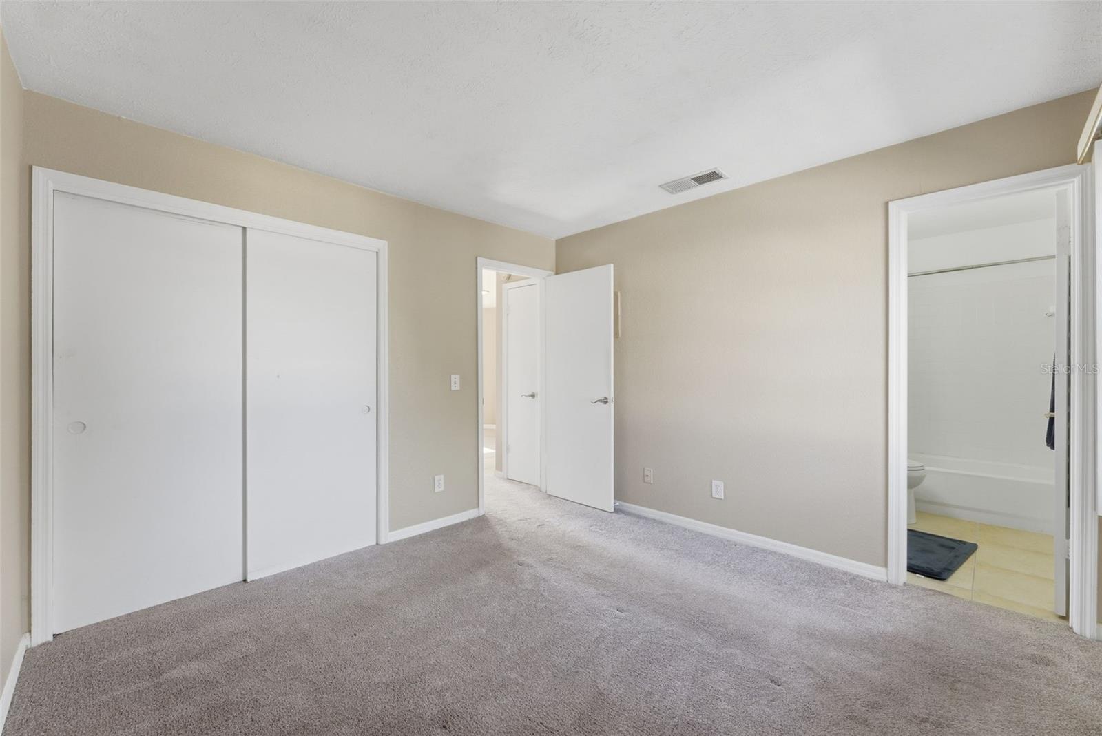 WHISPERING OAKS - Residential